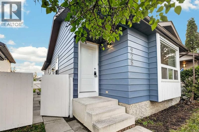 925 Erin Woods Drive Southeast, Calgary, Alberta, T2B2X1, Calgary, Alberta — photo 1 of 5