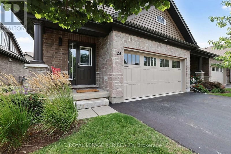 24 WESTMINSTER Crescent, Centre Wellington (Fergus), Ontario, N1M1Y8, Centre Wellington (Fergus), Ontario — photo 1 of 5