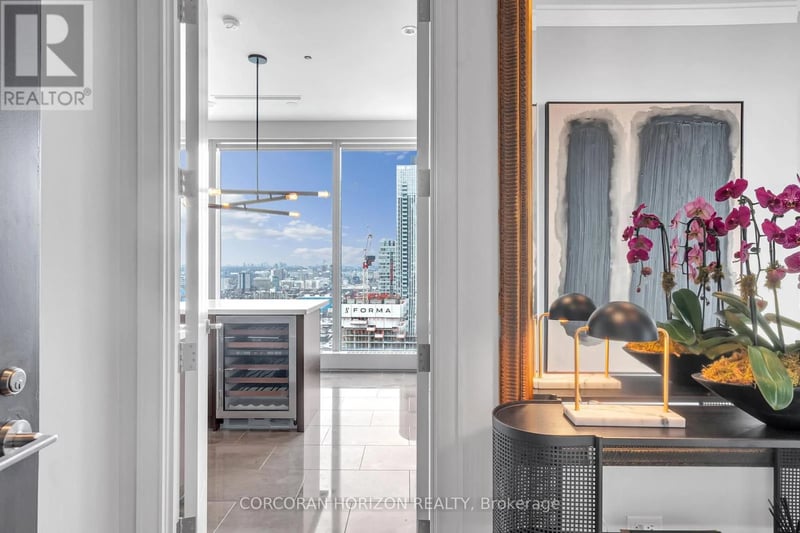 #3303 183 Wellington Street West, Toronto (Waterfront Communities), Ontario, M5V0A1, Toronto (Waterfront Communities), Ontario — photo 1 of 5