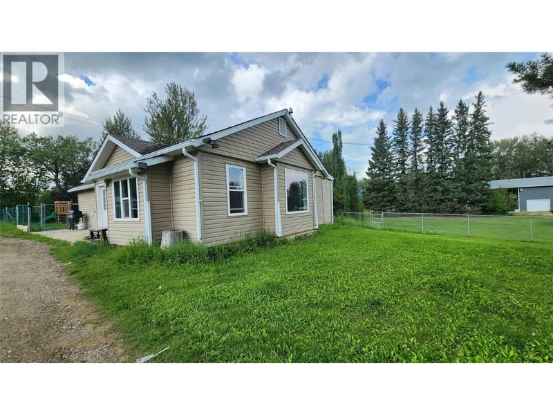 13287 Linklater Lane, Pouce Coupe, British Columbia, V0C2C0, Pouce Coupe, British Columbia — photo 1 of 5