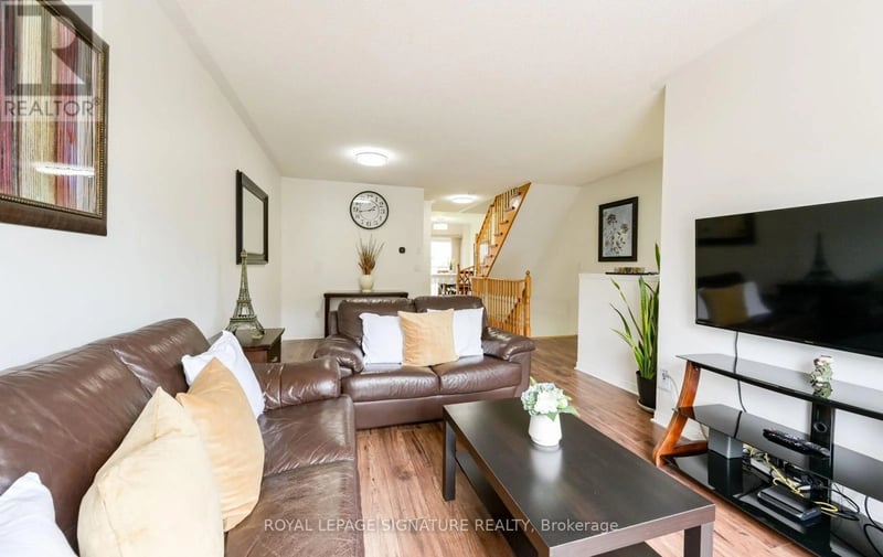 #21 3020 Cedarglen Gate, Mississauga (Erindale), Ontario, L5C4S7, Mississauga (Erindale), Ontario — photo 1 of 5