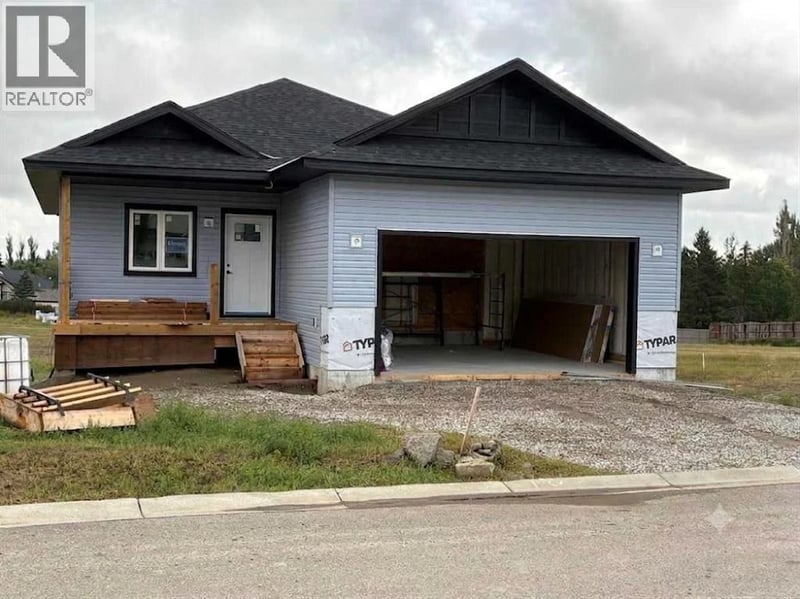 510 Whispering Greens Avenue, Vulcan, Alberta, T0M0B0, Vulcan, Alberta — photo 1 of 2