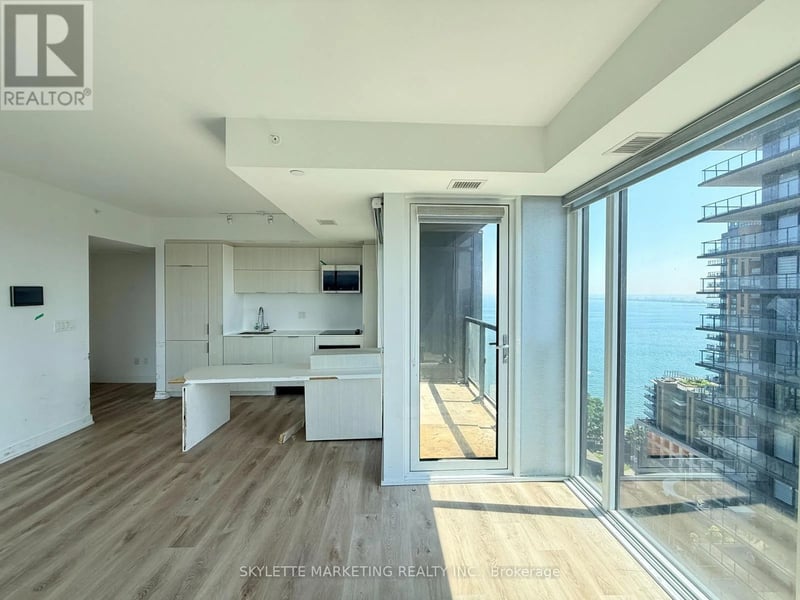 #1810 370 Martha Street, Burlington (Brant), Ontario, L7R0G9, Burlington (Brant), Ontario — photo 1 of 5