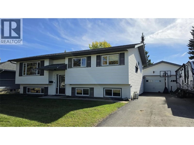 1905 108 Avenue, Dawson Creek, British Columbia, V1G2V1, Dawson Creek, British Columbia — photo 1 of 5