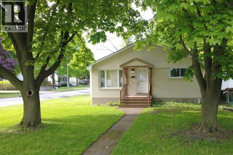 755 Talfourd Street, Sarnia, Ontario, N7T1S1, Sarnia, Ontario — photo 1 of 5