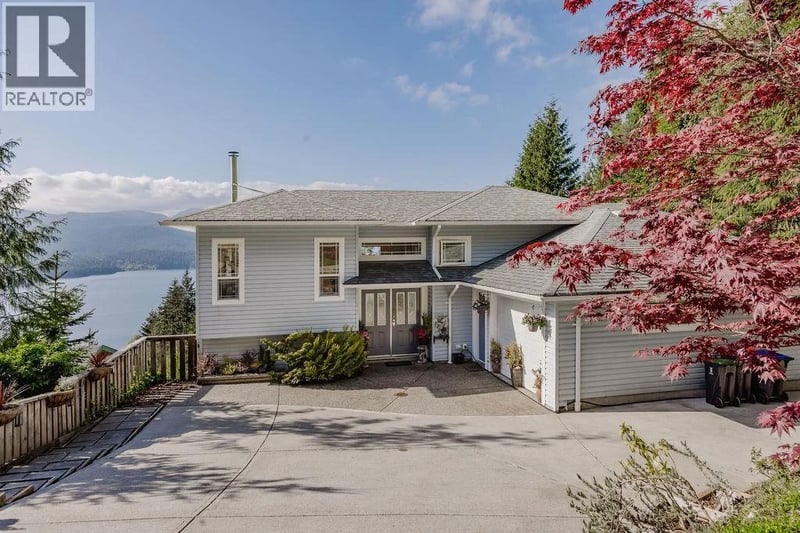 5872 DEERHORN Drive, Sechelt, British Columbia, V7Z0E1, Sechelt, British Columbia — photo 1 of 5