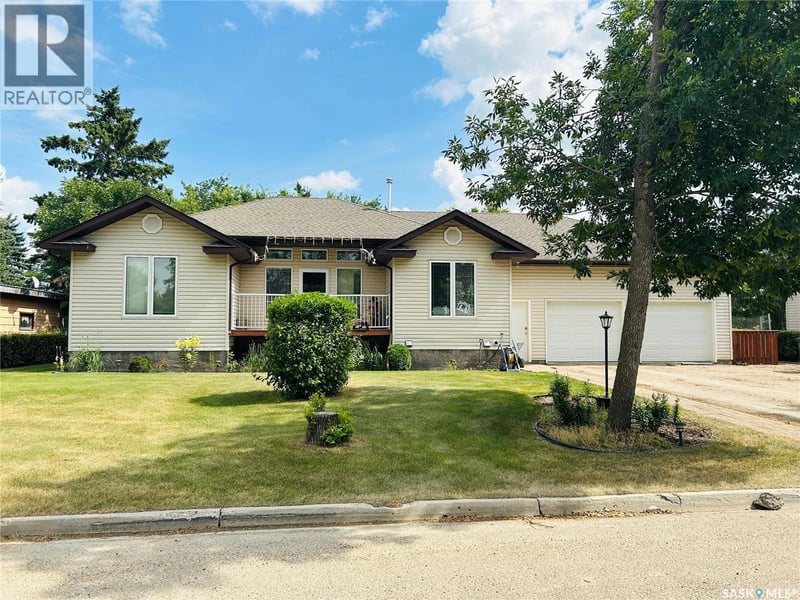 214 3rd STREET NE, Watson, Saskatchewan, S0K4V0, Watson, Saskatchewan — photo 1 of 5