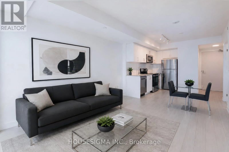 #1105 4010 Eglinton Avenue West, Toronto (Humber Heights), Ontario, M9A0G5, Toronto (Humber Heights), Ontario — photo 1 of 5