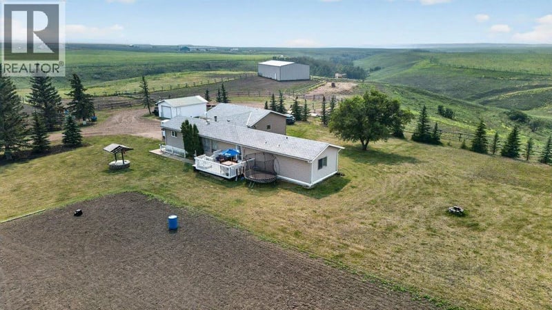 311038 222, Rural Kneehill County, Alberta, T0M2A0, Rural Kneehill County, Alberta — photo 1 of 5