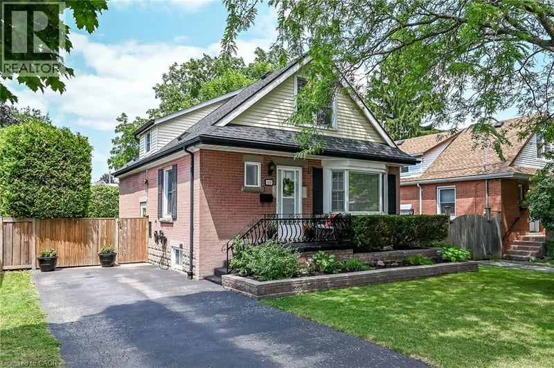 180 EAST 25TH Street, Hamilton, Ontario, L8V3A5, Hamilton, Ontario — photo 1 of 5