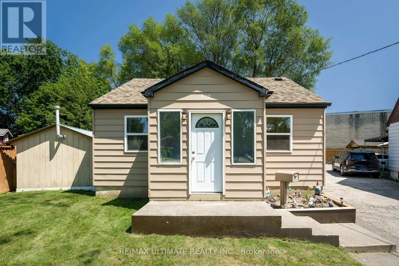 632 Trethewey Drive, Toronto (Brookhaven-Amesbury), Ontario, M6M4C3, Toronto (Brookhaven-Amesbury), Ontario — photo 1 of 5