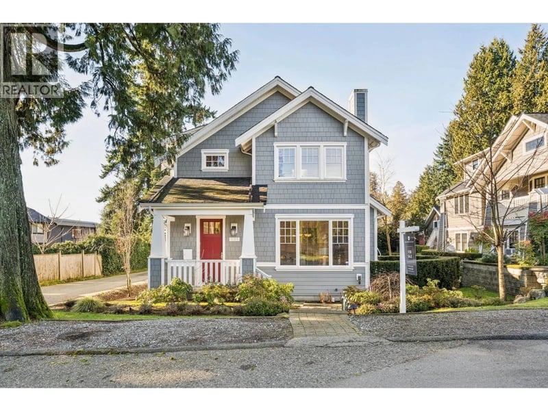 1155 12TH Street, West Vancouver, British Columbia, V7T2N4, West Vancouver, British Columbia — photo 1 of 5