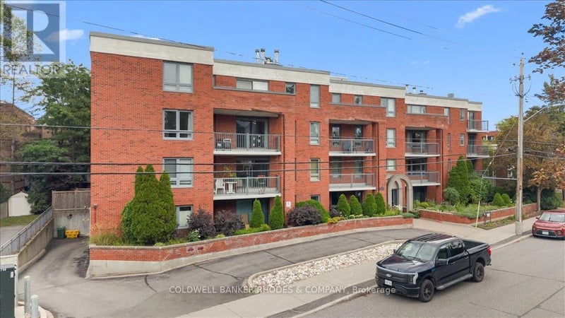 #205 939 North River Road, Ottawa, Ontario, K1K3V2, Ottawa, Ontario — photo 1 of 5