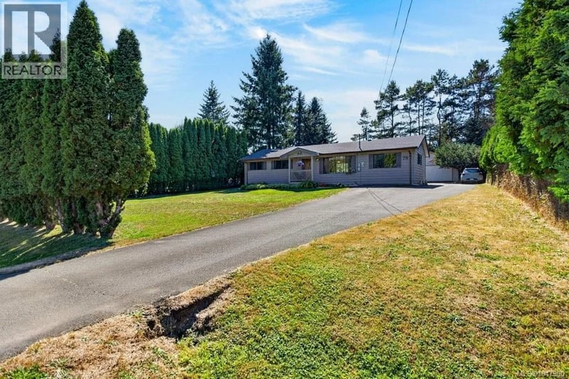 79 Salsbury Road, Courtenay, British Columbia, V9N9L7, Courtenay, British Columbia — photo 1 of 5