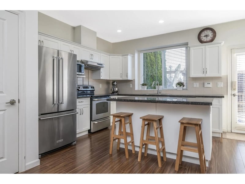 20854 72 Avenue, Langley, British Columbia, V2Y0J1, Langley, British Columbia — photo 1 of 5