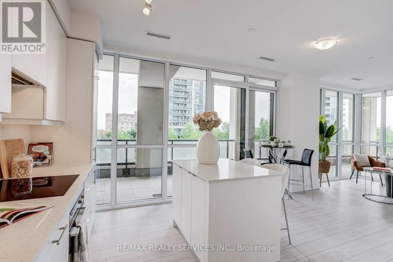 #308 30 Elm Drive West, Mississauga (Fairview), Ontario, L5B0N6, Mississauga (Fairview), Ontario — photo 1 of 5