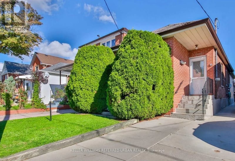 13 Teston Boulevard, Toronto (Rockcliffe-Smythe), Ontario, M6N4R9, Toronto (Rockcliffe-Smythe), Ontario — photo 1 of 5
