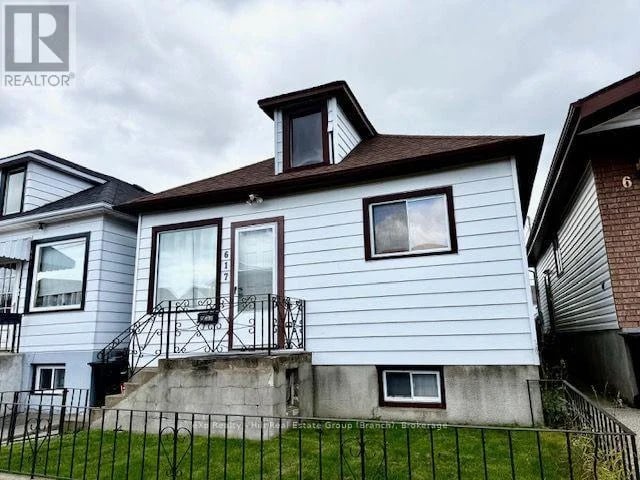 617 McTavish Street, Thunder Bay (East End), Ontario, P7C3C5, Thunder Bay (East End), Ontario — photo 1 of 5