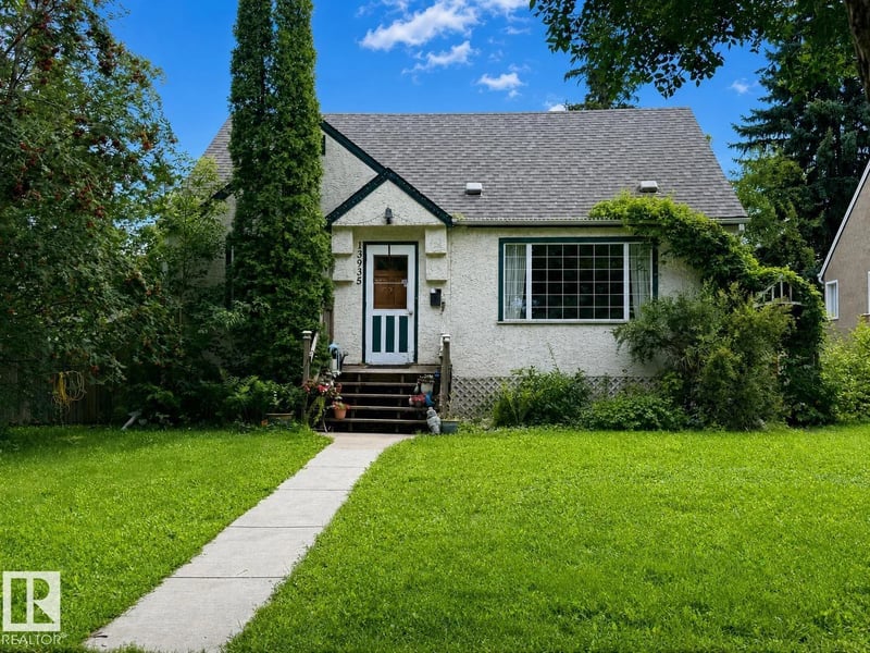 13935 107A AV NW, Edmonton, Alberta, T5M2A8, Edmonton, Alberta — photo 1 of 4
