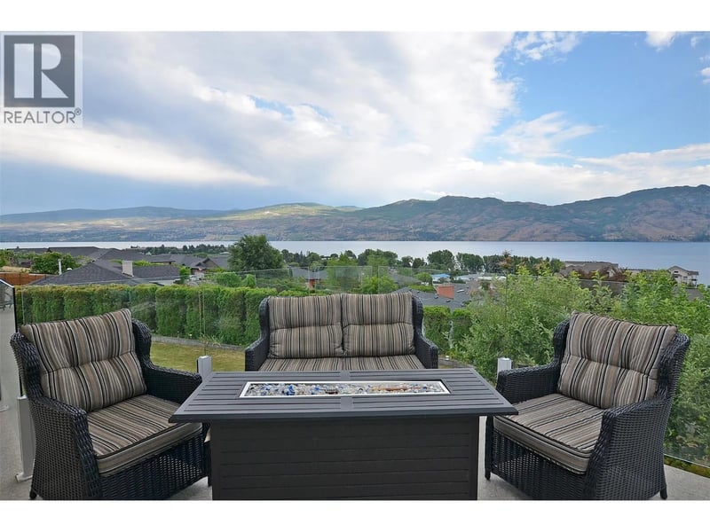 2103 Peters Road, West Kelowna, British Columbia, V4T2C4, West Kelowna, British Columbia — photo 1 of 5