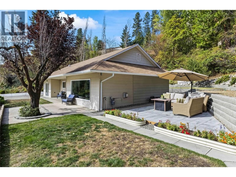 6312 Renfrew Road, Peachland, British Columbia, V0H1X7, Peachland, British Columbia — photo 1 of 5