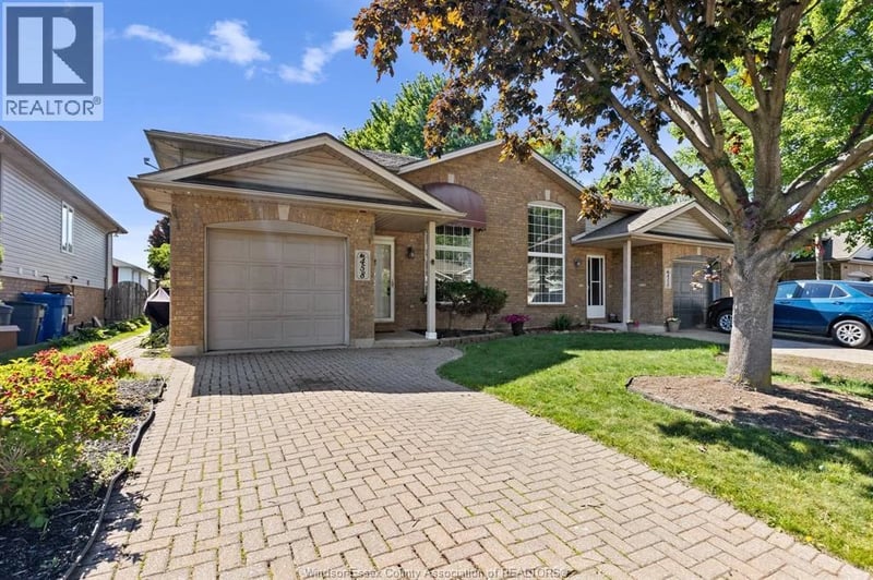 458 MERRILL, LaSalle, Ontario, N9J3N7, LaSalle, Ontario — photo 1 of 5