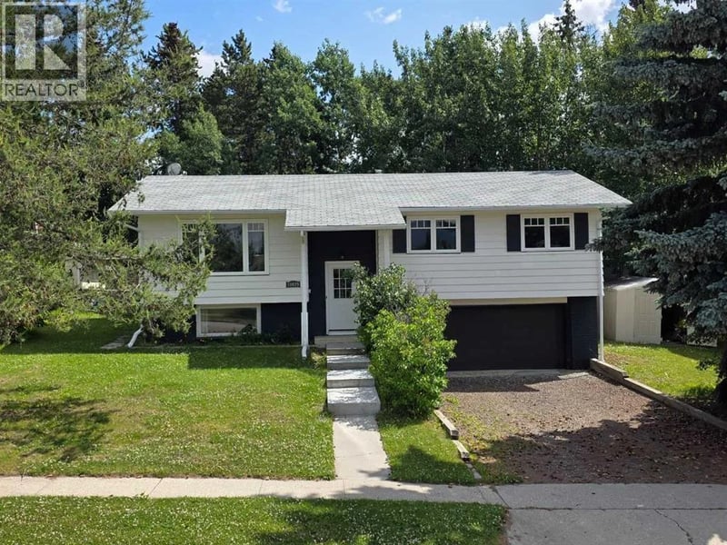 10629 104 Avenue, Grande Cache, Alberta, T0E0Y0, Grande Cache, Alberta — photo 1 of 5