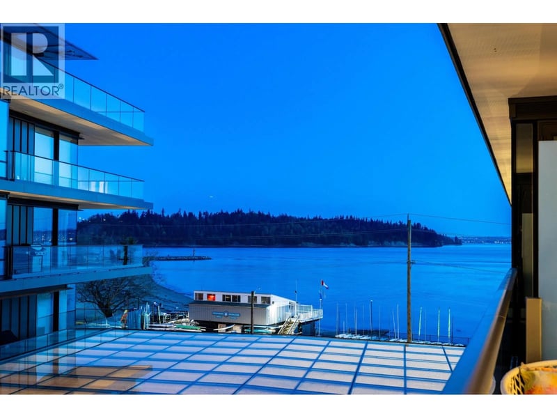 #402 1355 BELLEVUE Avenue, West Vancouver, British Columbia, V7T0B4, West Vancouver, British Columbia — photo 1 of 5