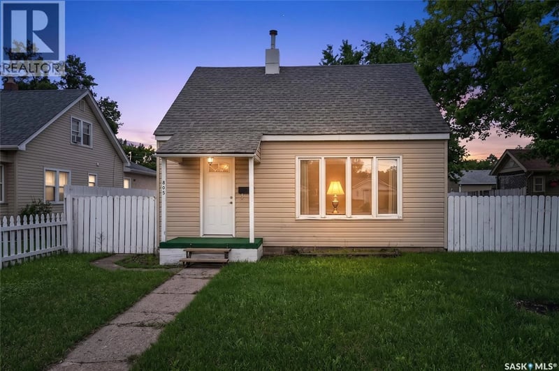805 Athabasca STREET E, Moose Jaw, Saskatchewan, S6H0M6, Moose Jaw, Saskatchewan — photo 1 of 5