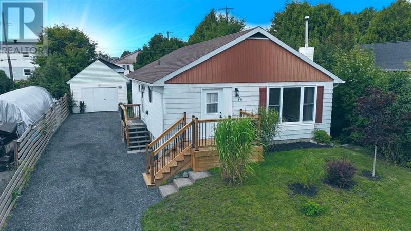 74 Roman AVE, Elliot Lake, Ontario, P5A1S1, Elliot Lake, Ontario — photo 1 of 5