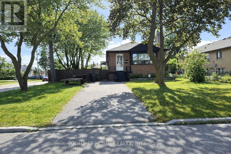 70 Bunnell Crescent, Toronto (Downsview-Roding-CFB), Ontario, M3M2C1, Toronto (Downsview-Roding-CFB), Ontario — photo 1 of 5