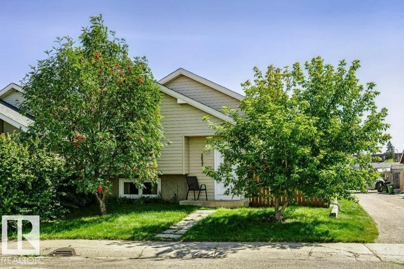3633 44 AV NW, Edmonton, Alberta, T6L5M5, Edmonton, Alberta — photo 1 of 5