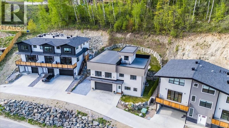 934 REDSTONE Drive, Rossland, British Columbia, V0G1Y0, Rossland, British Columbia — photo 1 of 5