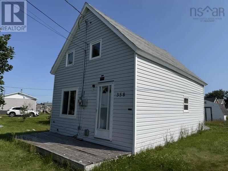 358 Douglas Avenue, Glace Bay, Nova Scotia, B1A1E1, Glace Bay, Nova Scotia — photo 1 of 5