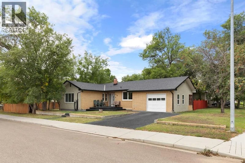 410 4 Avenue Southwest, Medicine Hat, Alberta, T1A4Z9, Medicine Hat, Alberta — photo 1 of 5