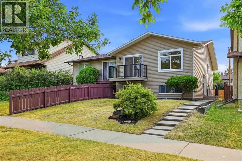 1387 Berkley Drive Northwest, Calgary, Alberta, T3K1T5, Calgary, Alberta — photo 1 of 5