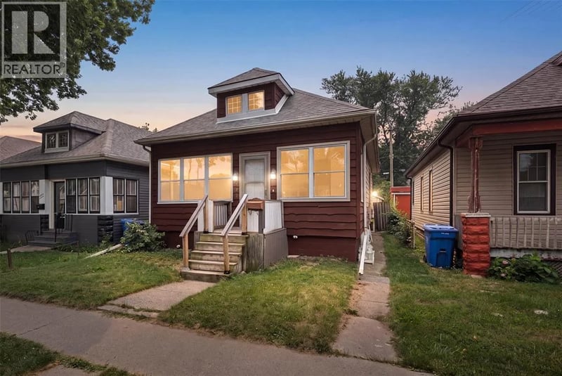 497 MCKAY Avenue, Windsor, Ontario, N9B1Z7, Windsor, Ontario — photo 1 of 5