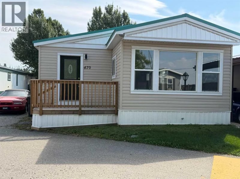 3223 83 Street Northwest, Calgary, Alberta, T2B5P3, Calgary, Alberta — photo 1 of 5