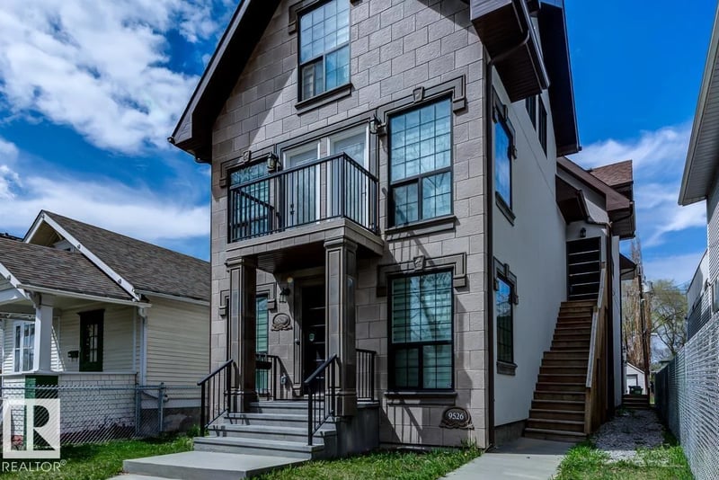 9526 109A AV NW, Edmonton, Alberta, T5H1G3, Edmonton, Alberta — photo 1 of 5