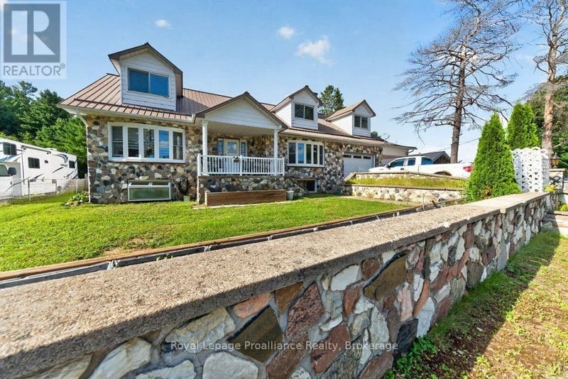 17 West Park Lane/ 32 Tall Pine Road, Addington Highlands, Ontario, K0H2G0, Addington Highlands, Ontario — photo 1 of 5