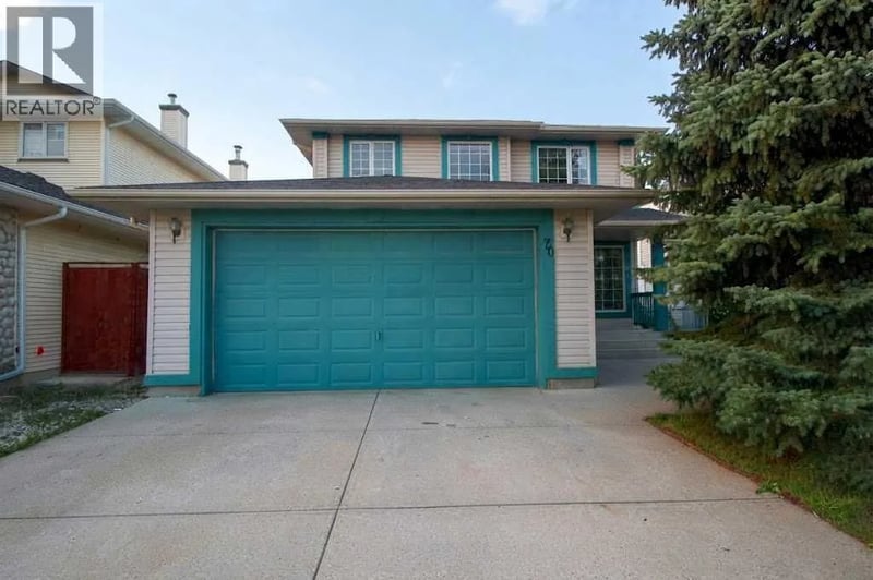 70 Schooner Close Northwest, Calgary, Alberta, T3L1Z3, Calgary, Alberta — photo 1 of 5