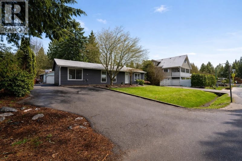 40410 PERTH Drive, Squamish, British Columbia, V0N1T0, Squamish, British Columbia — photo 1 of 5