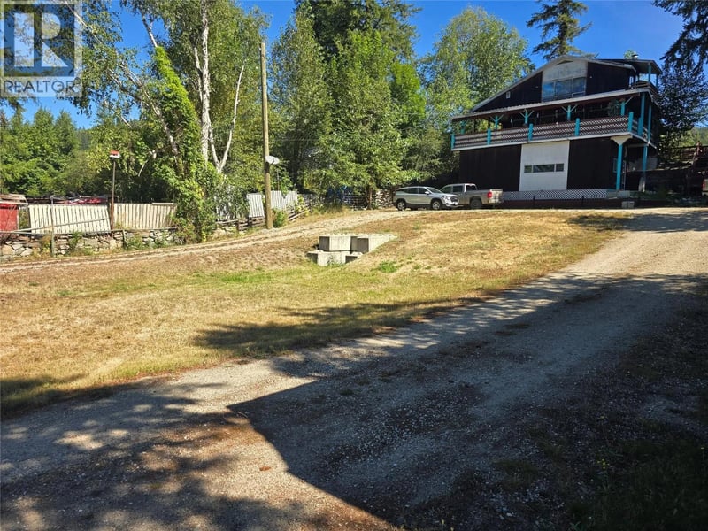 1037 RAFT RIVER Road, Clearwater, British Columbia, V0E1N1, Clearwater, British Columbia — photo 1 of 5