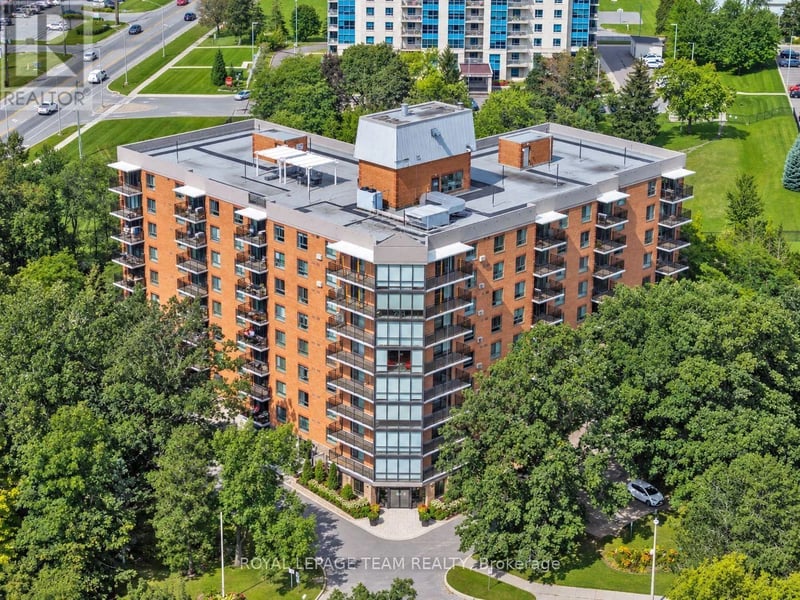 #302 115 Barrett Court, Kingston (Kingston East (Incl CFB Kingston)), Ontario, K7L5H6, Kingston (Kingston East (Incl CFB Kingston)), Ontario — photo 1 of 5