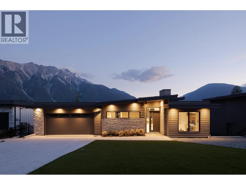 7681 CERULEAN Drive, Pemberton, British Columbia, V0N2L3, Pemberton, British Columbia — photo 1 of 5