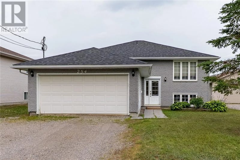254 Leroux Street, Chelmsford, Ontario, P0M1L0, Chelmsford, Ontario — photo 1 of 5