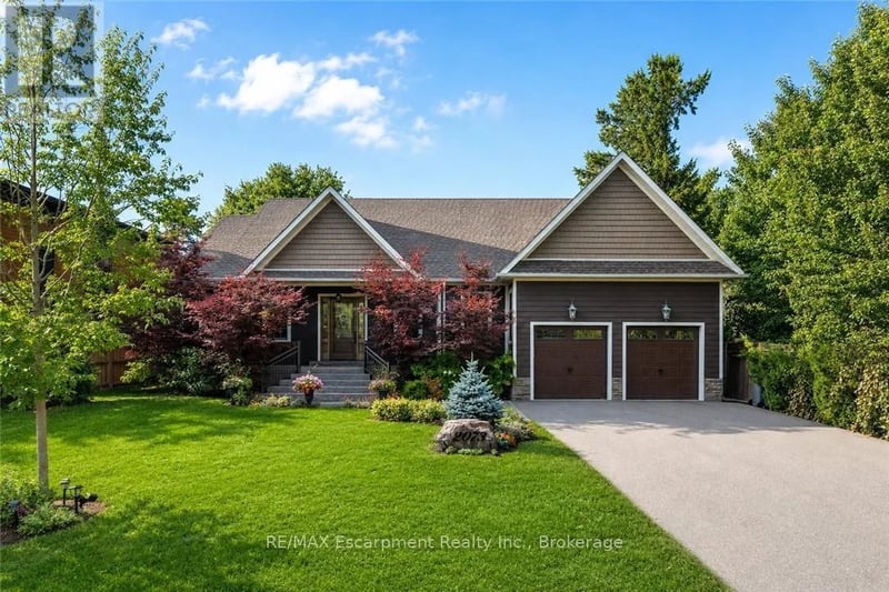 2073 Deramore Drive, Oakville (FD Ford), Ontario, L6J2P7, Oakville (FD Ford), Ontario — photo 1 of 5