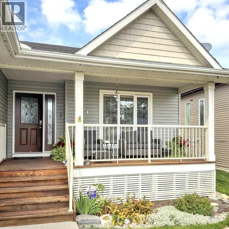 128 12 Ave NE, Sundre, Alberta, T0M1X0, Sundre, Alberta — photo 1 of 5