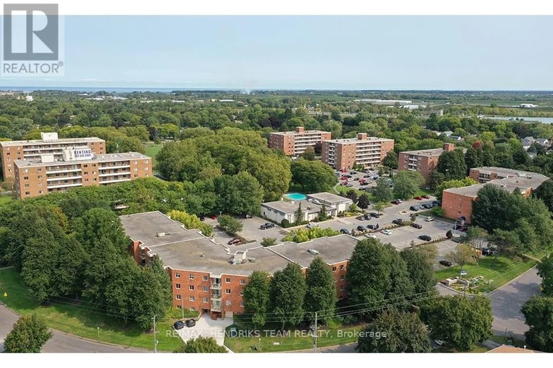 #303 49 Leaside Drive, St. Catharines (Carlton/Bunting), Ontario, L2M4G4, St. Catharines (Carlton/Bunting), Ontario — photo 1 of 5