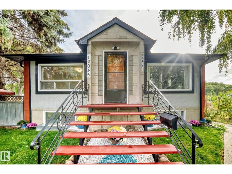 12045 64 ST NW, Edmonton, Alberta, T5W4J5, Edmonton, Alberta — photo 1 of 5